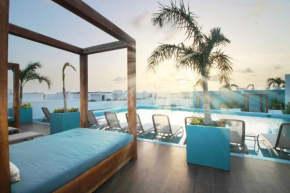 Downtown stylish 2BR with large terrace pool gym and bar
